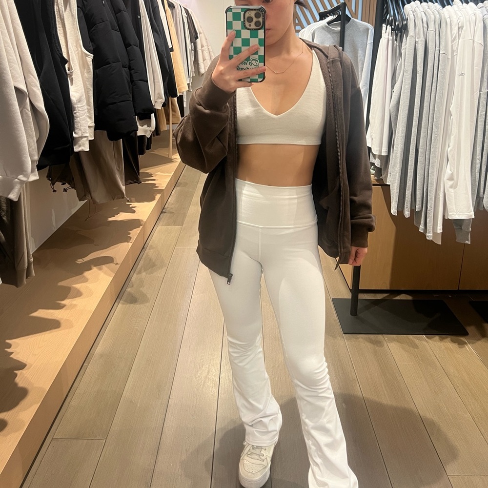 Alo 7/8 airbrush bootcut leggings in ivory